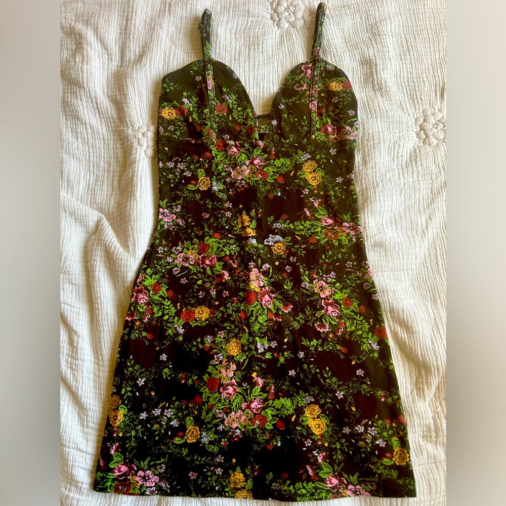 NWT Floral Patterned Body-con Dress